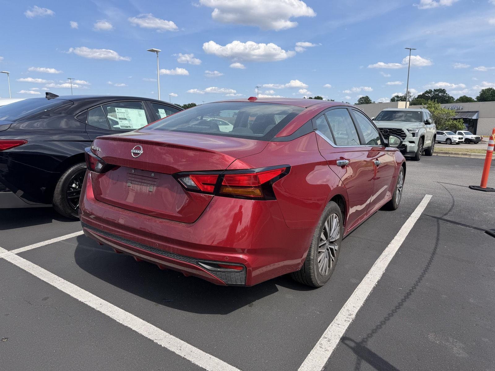 Used 2025 Scarlet Ember Nissan SV image 6