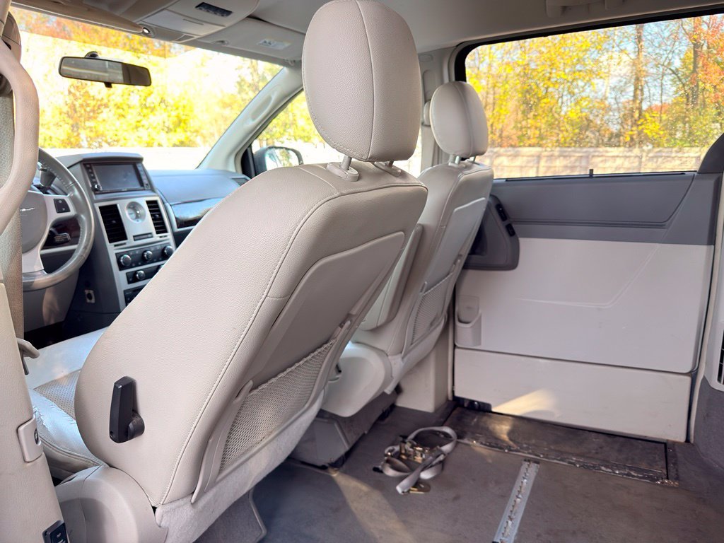 Used 2009 Blue Chrysler Touring image 20