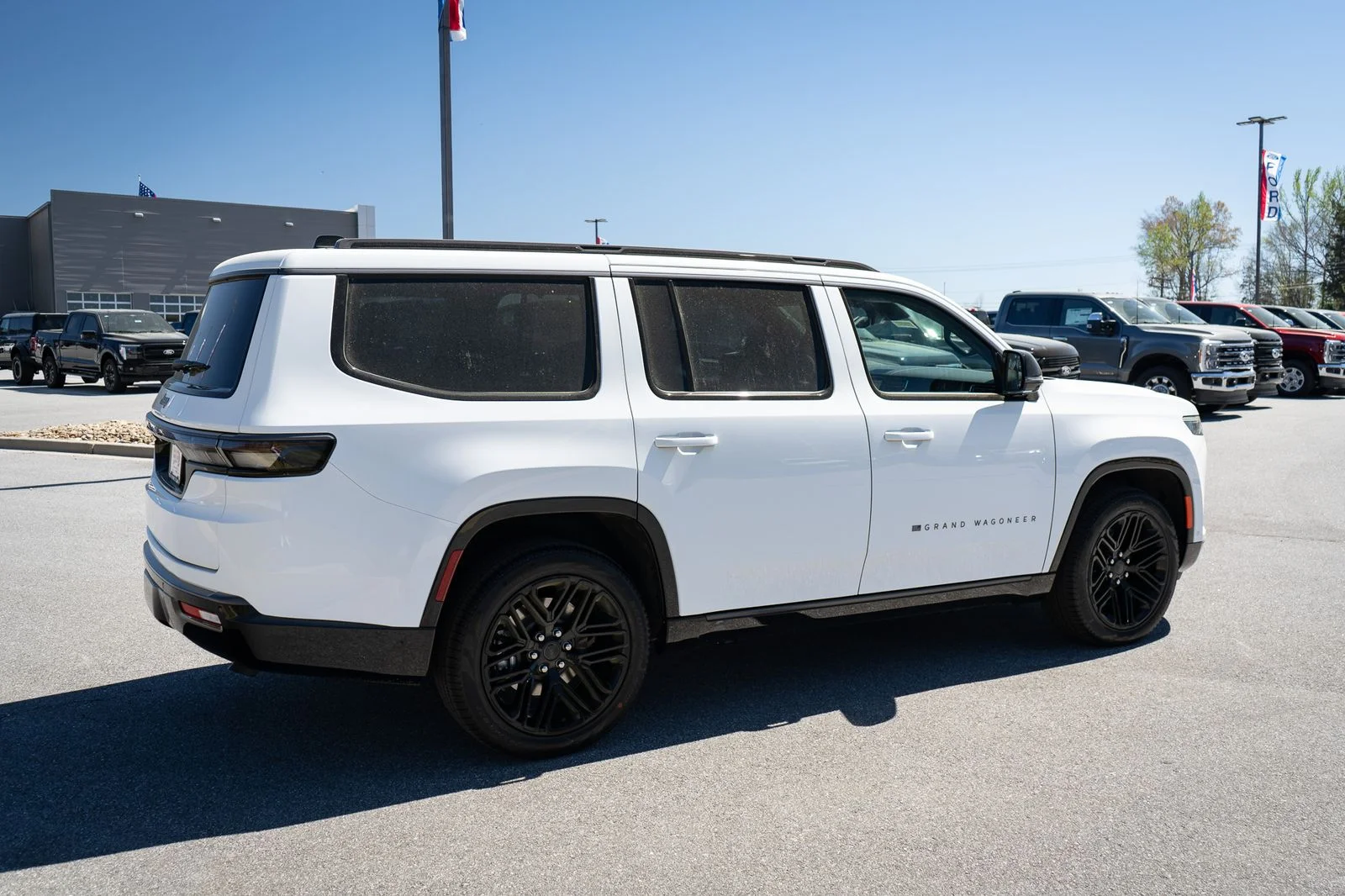 New 2026 Bright White Clear-Coat Exterior Paint Jeep Limited Reserve image 10