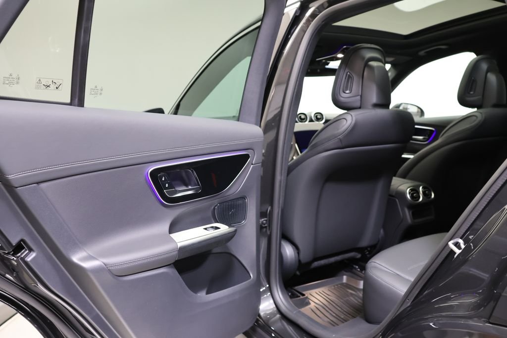 Used 2027  Mercedes-Benz GLC 300 image 41