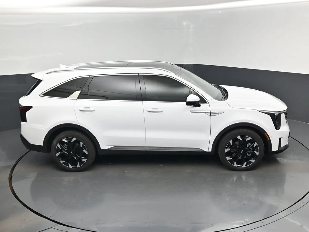 Certified Used 2025 White Kia SX image 13