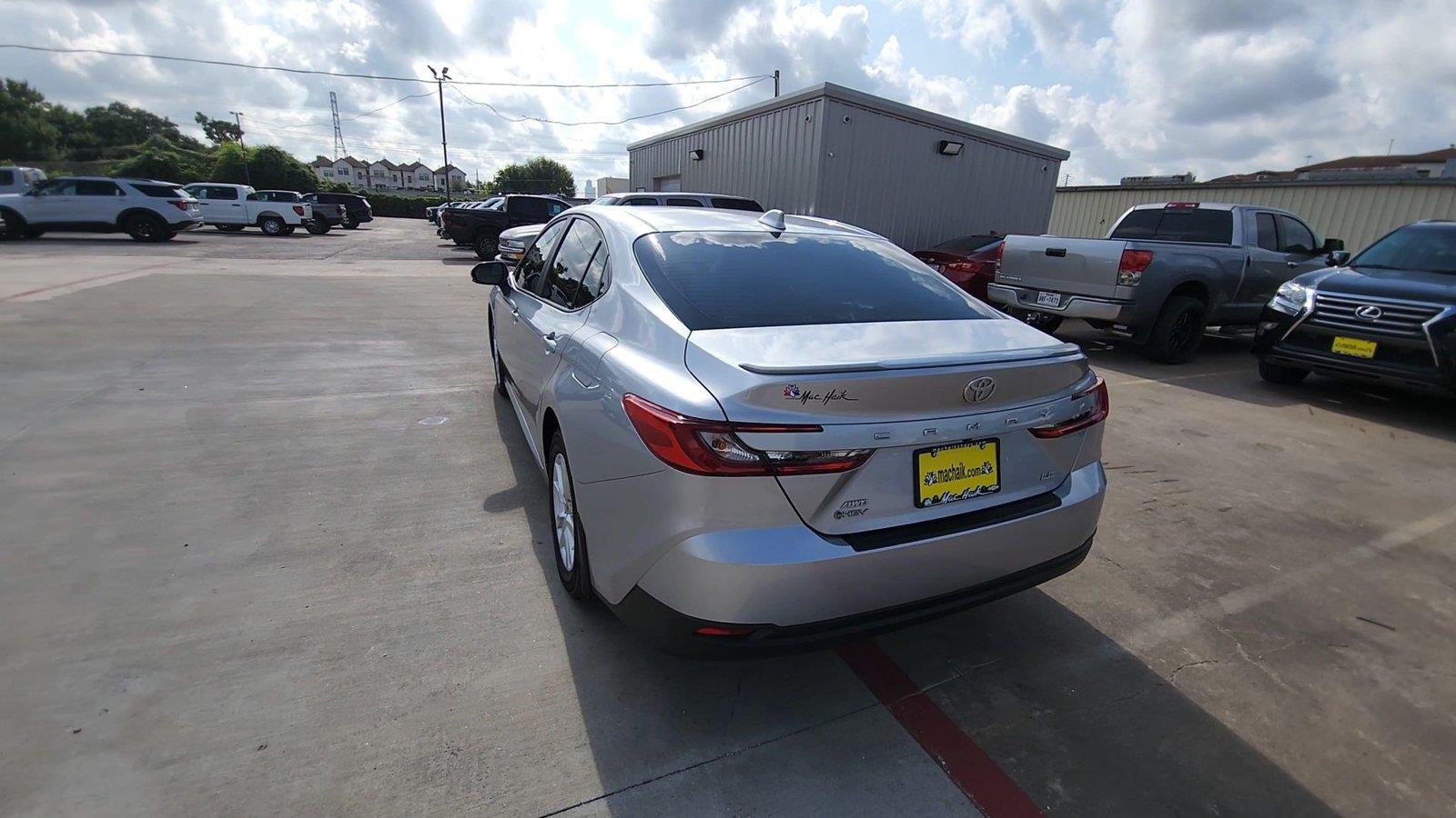 2025 Toyota Camry photo 7 of 34
