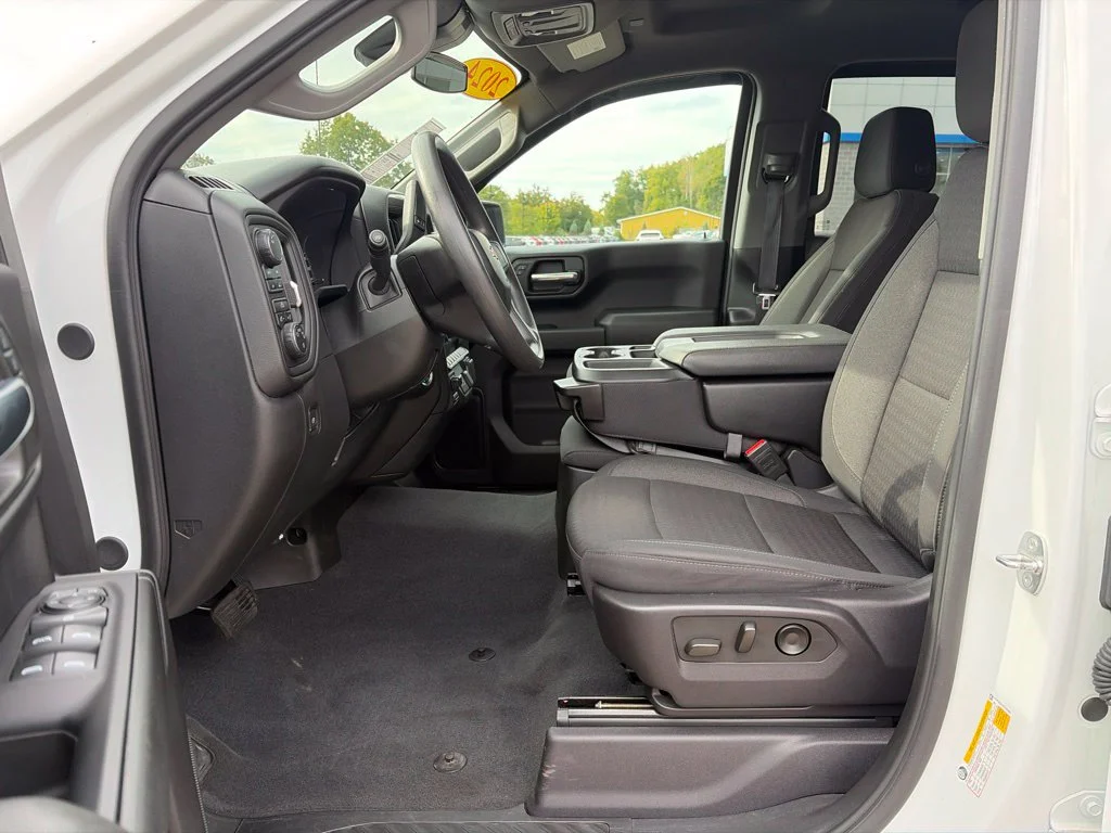 Used 2024 White Chevrolet Custom image 9