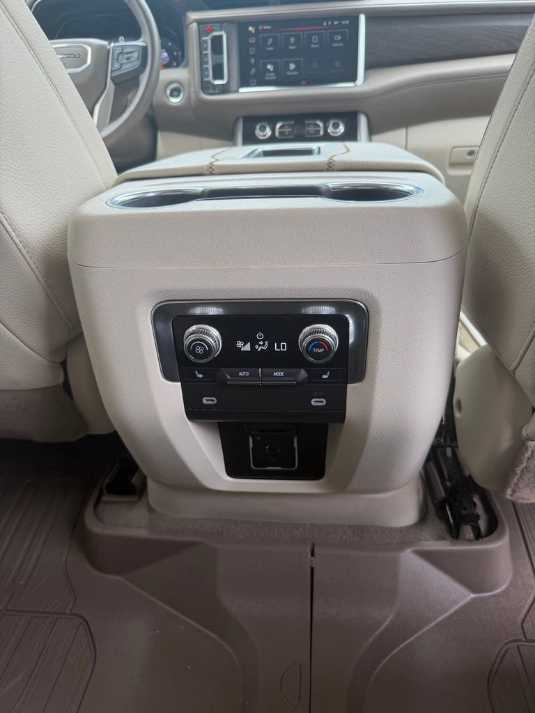 2024 GMC Yukon Denali - Photo 29