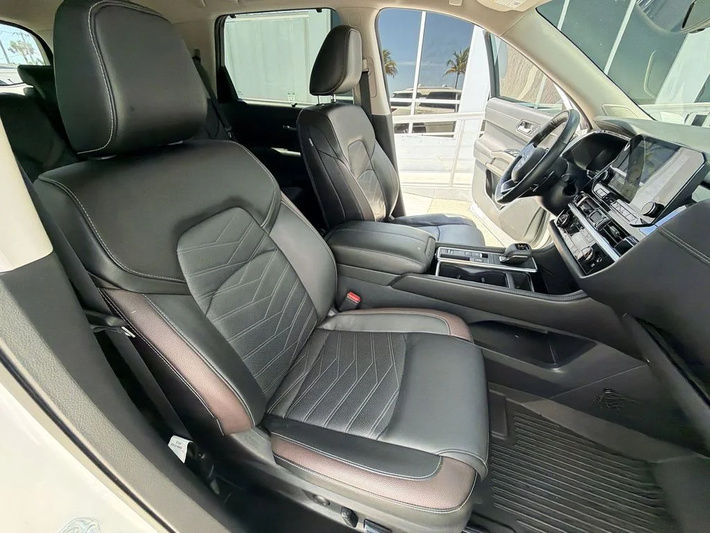 Used 2024 White Nissan Platinum image 35