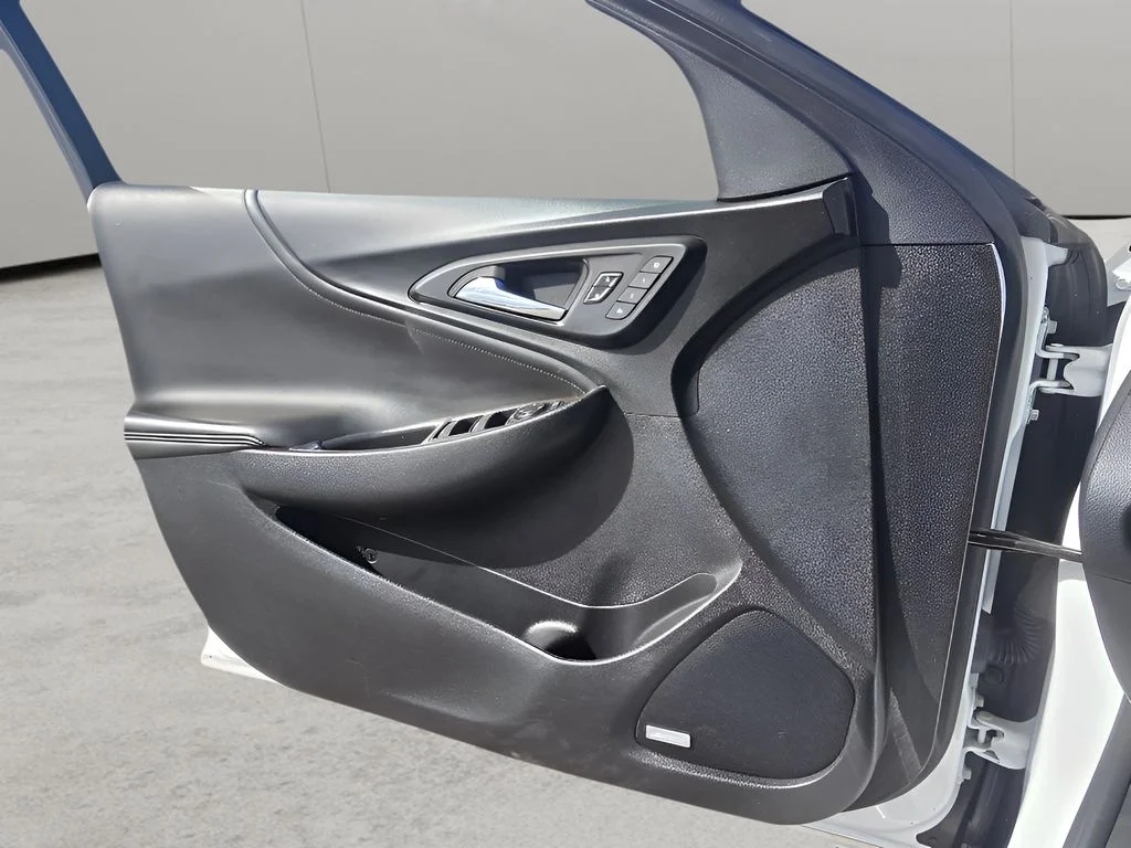 Used 2024 Summit White Chevrolet LT image 16
