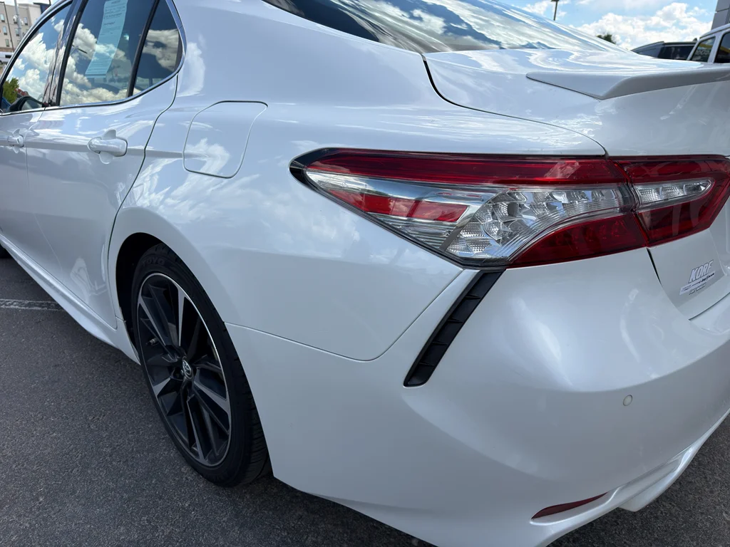 Used 2018 Super White Toyota XSE V6 image 26