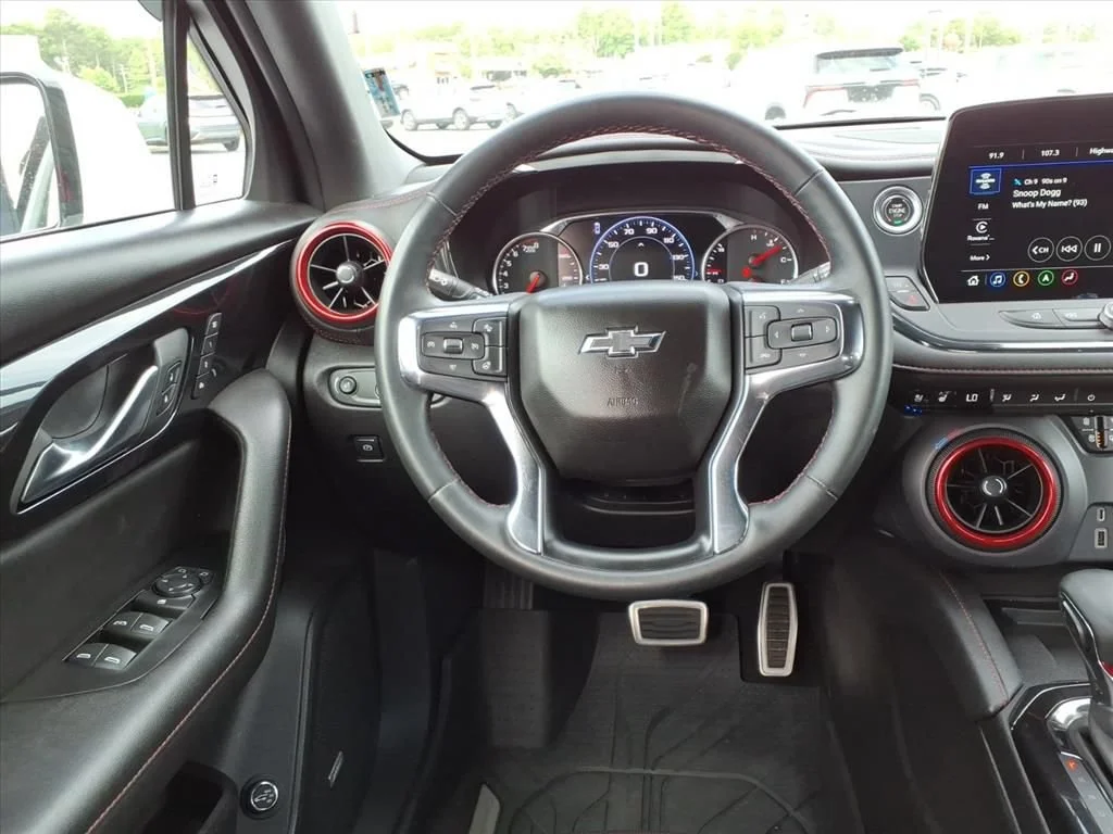 Used 2023 Iridescent Pearl Tricoat Chevrolet RS image 26