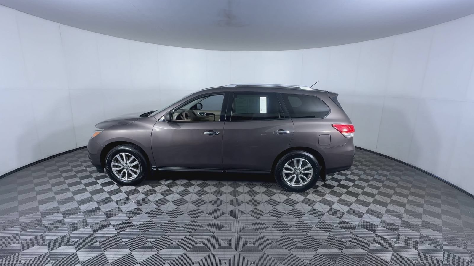 Used 2015 Java Metallic Nissan S image 5