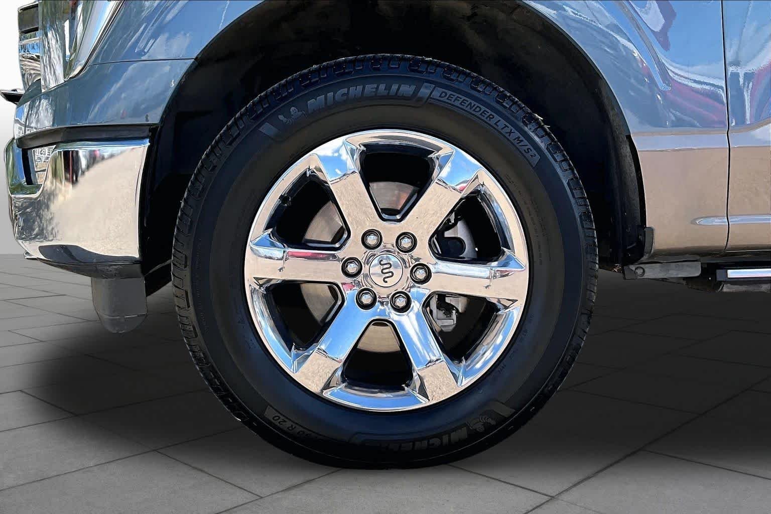 Used 2023 Azure Gray Metallic Tri-Coat/Stone Gray Ford King Ranch image 11
