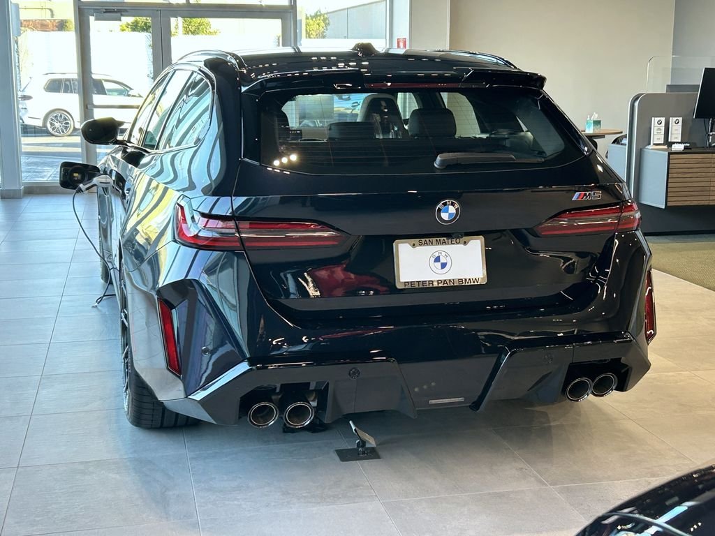 New 2027 Carbon Black Metallic BMW Base image 4