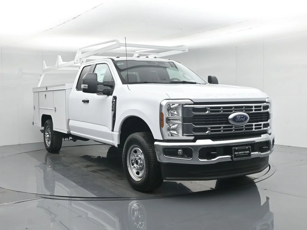 2026 Ford F-350 XL 4x4 SuperCab 168-In SRW's photo