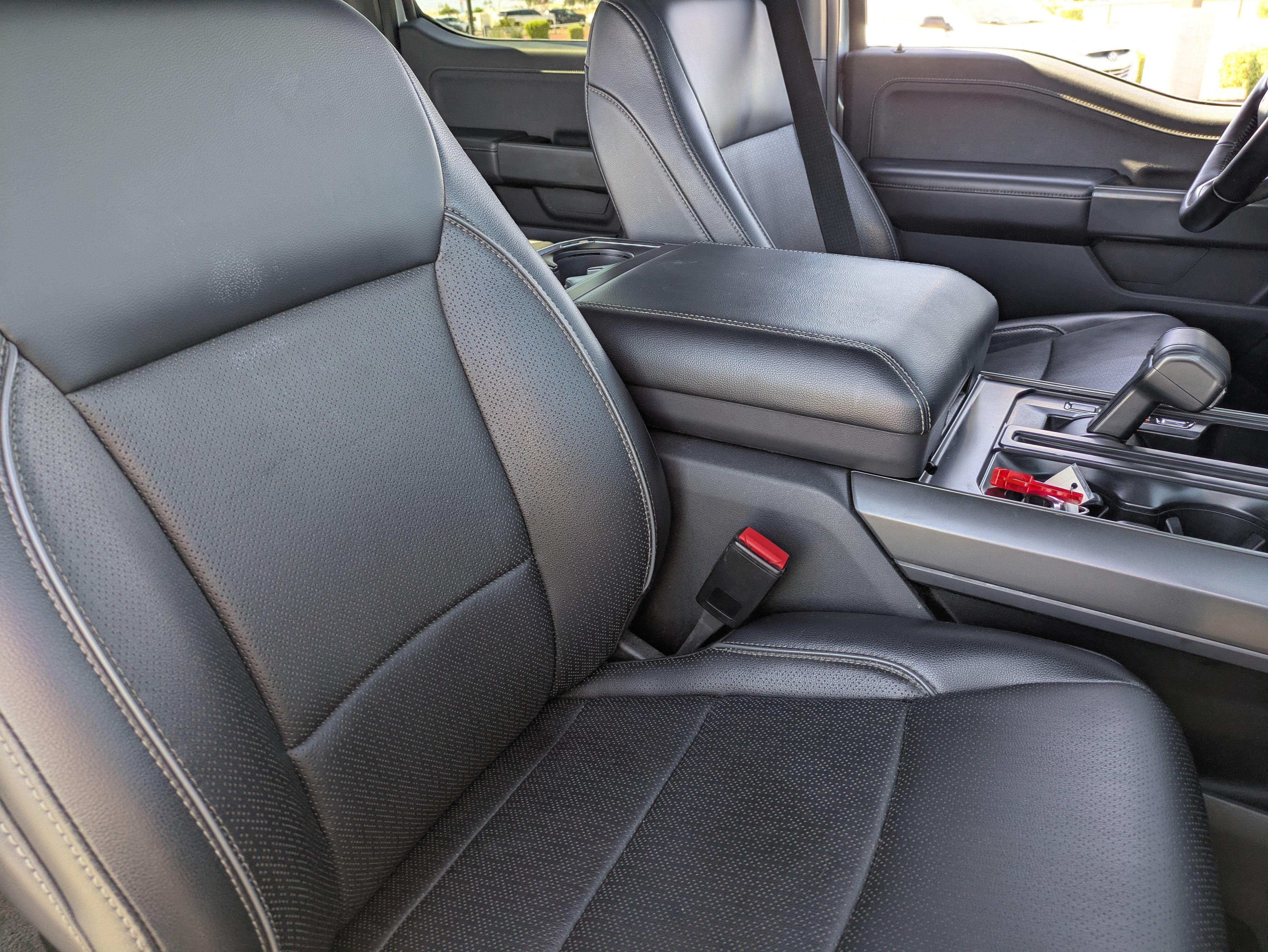 Used 2024 Silver Ford LARIAT image 12