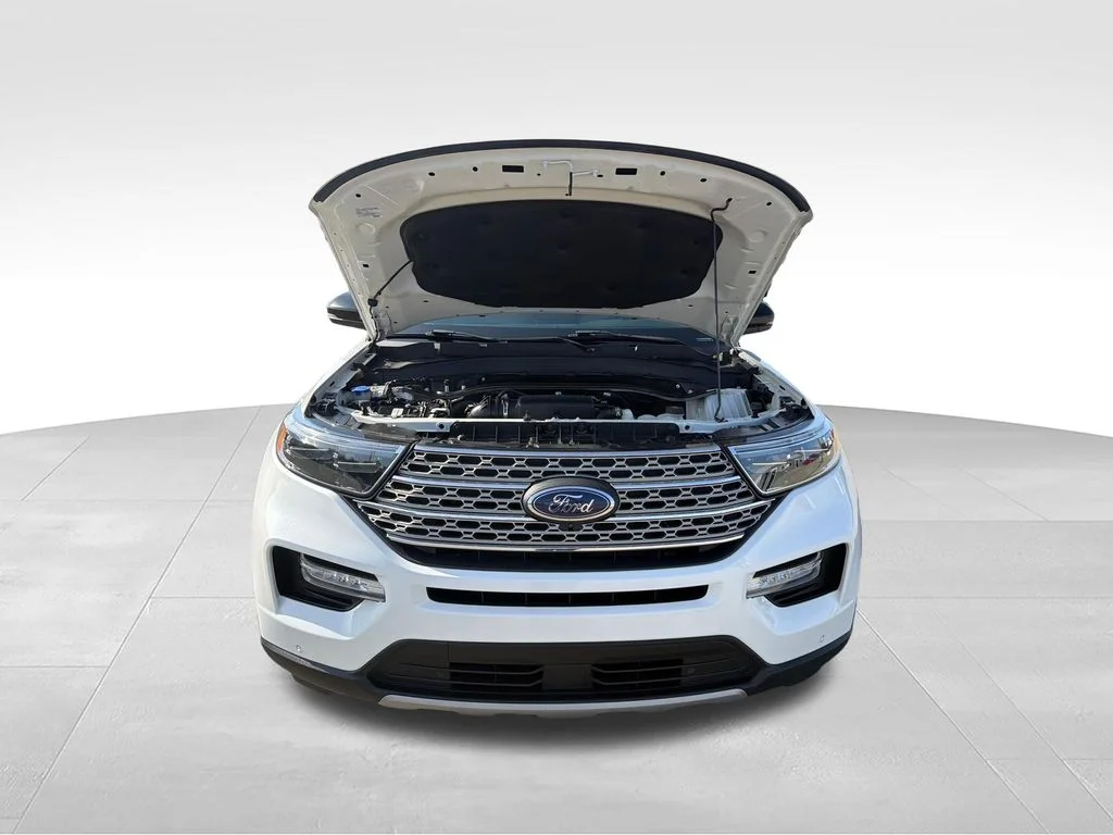 Used 2022 White Metallic Ford Limited image 24
