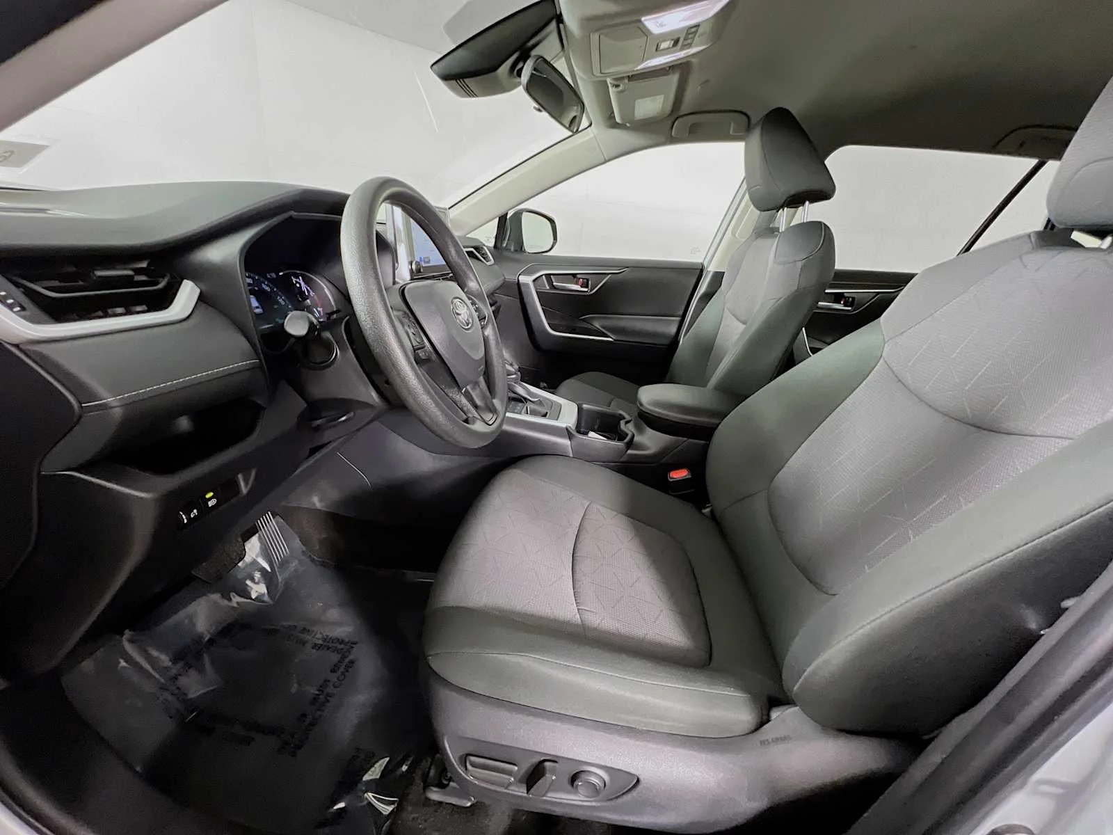 Used 2025 Silver Sky Metallic Toyota XLE image 20