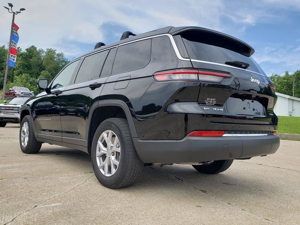 Used 2022 Diamond Black Crystal Pearlcoat Jeep Limited image 5