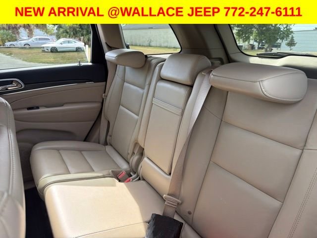 Used 2020  Jeep Limited image 9