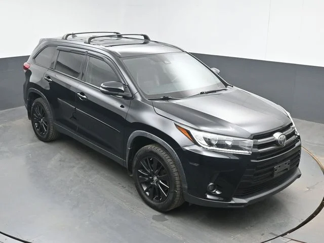 Used 2019 Midnight Black Metallic Toyota SE image 13
