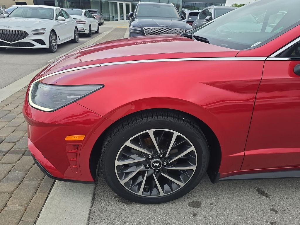Used 2020 Red Hyundai Limited image 10