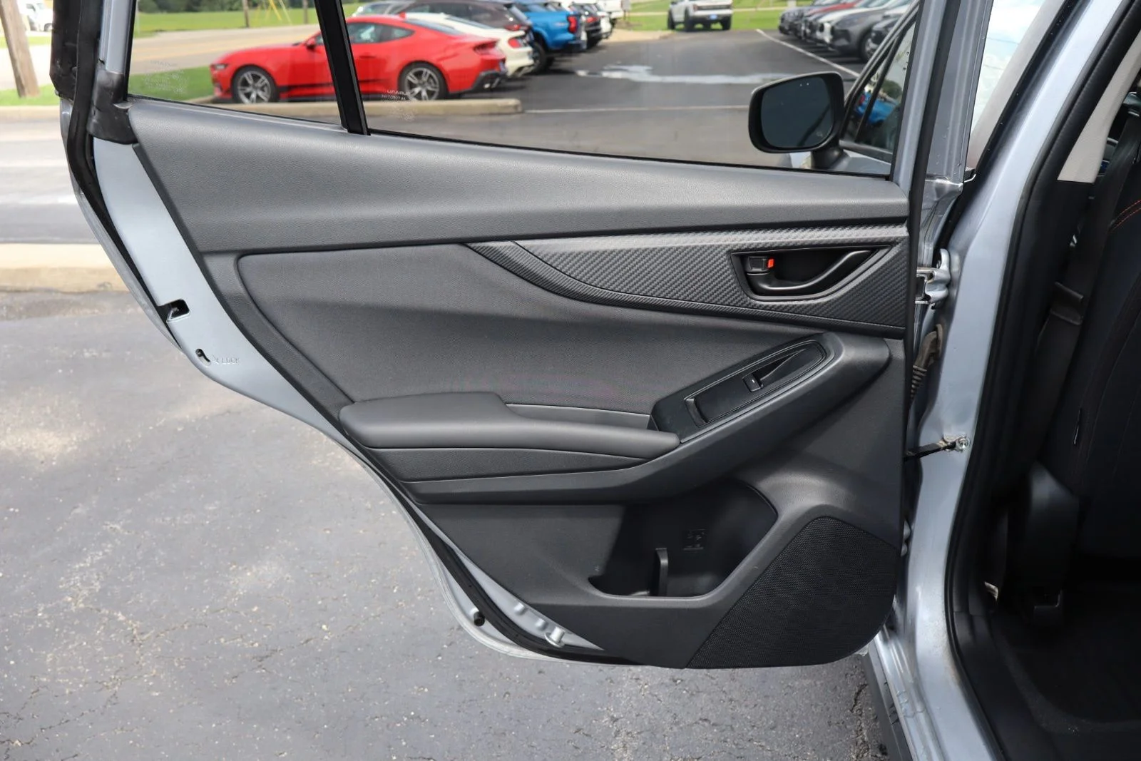 Used 2018 Ice Silver Metallic Subaru 2.0i Premium image 24