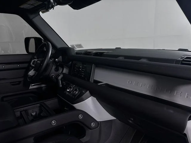 Used 2024  Land Rover S image 29
