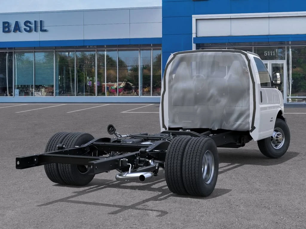New 2026 Summit White Chevrolet 2WT image 4