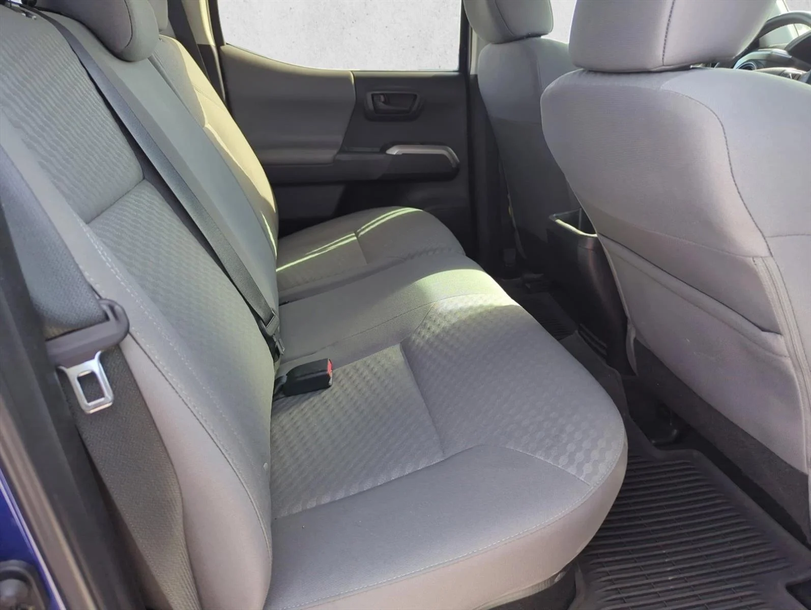 Used 2023 Blue Crush Metallic Toyota SR5 image 25