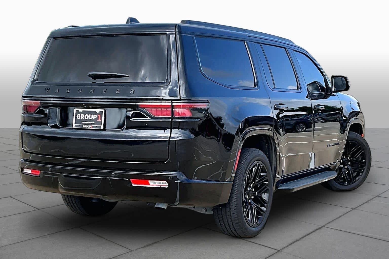 Used 2023 Diamond Black Crystal Pearlcoat Jeep Series II Carbide image 12