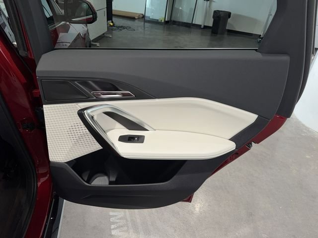 New 2026 Vegas Red Metallic BMW xDrive28i image 10