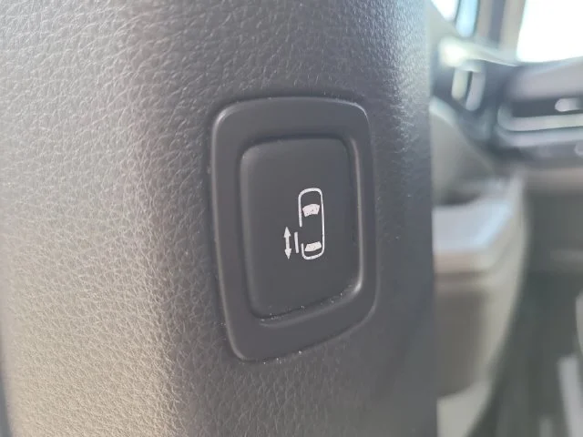 Certified Used 2025 White Kia LXS image 12