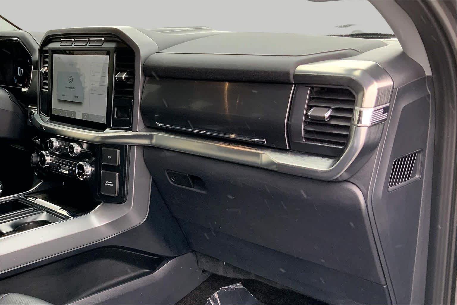 Used 2022 Light Blue Clearcoat Metallic Ford LARIAT image 18