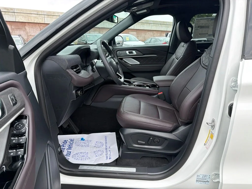 New 2026 Star White Metallic Tri-Coat Ford Platinum™ image 14