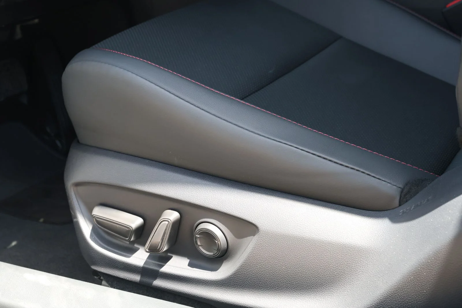 2026 Toyota Prius Plug-in Hybrid XSE - Photo 27