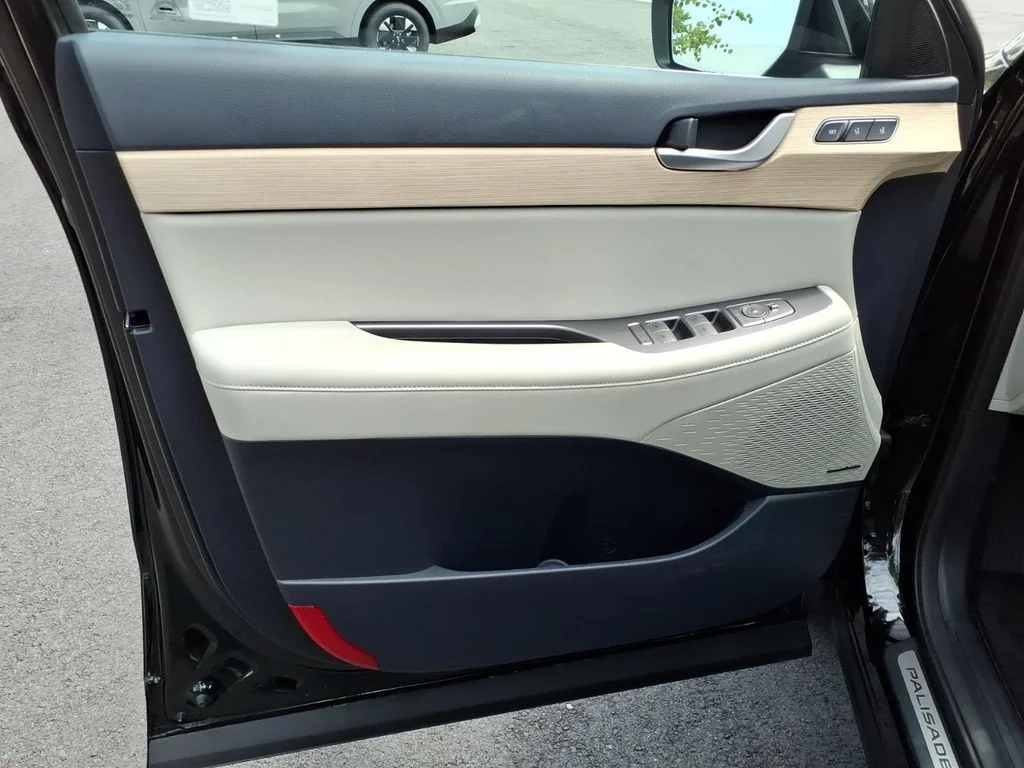 Used 2024 Black Hyundai Limited image 18