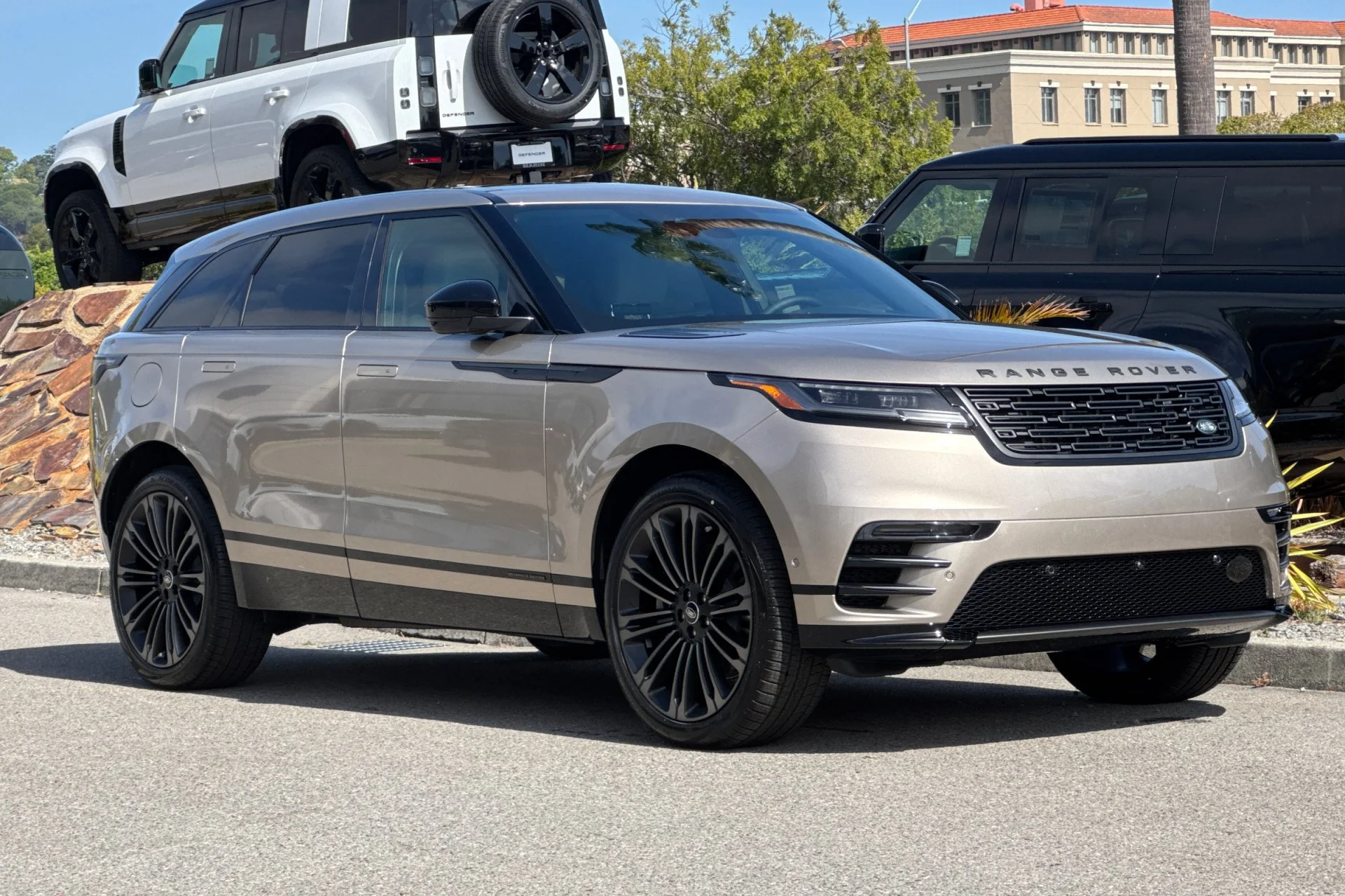 New 2026 Batumi Gold Land Rover Belgravia Edition image 9