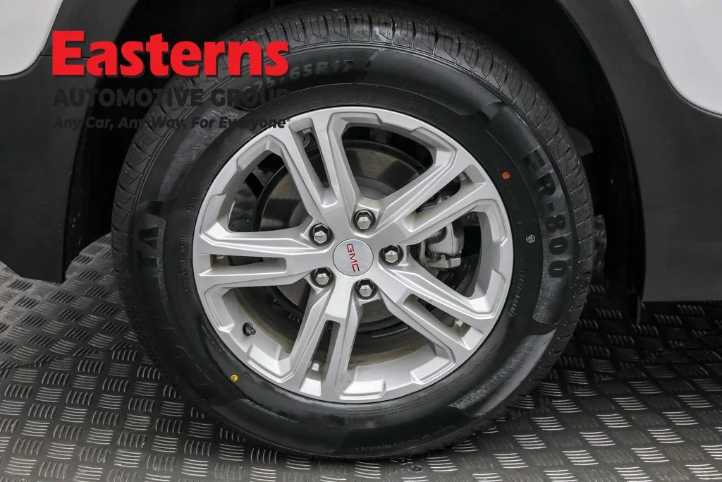 Used 2023 White GMC SLE image 29