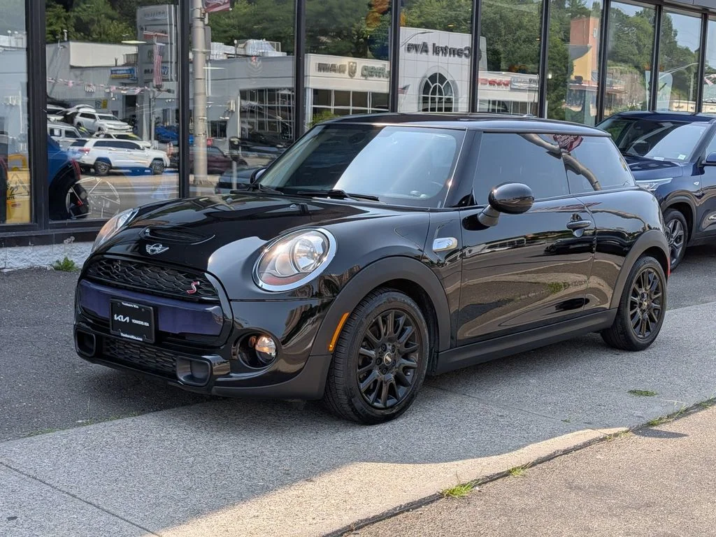Used 2018 Black MINI Base image 2