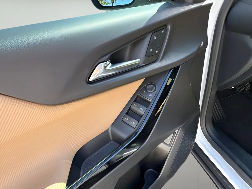 New 2027 Polar White Tricoat Chevrolet ACTIV image 11