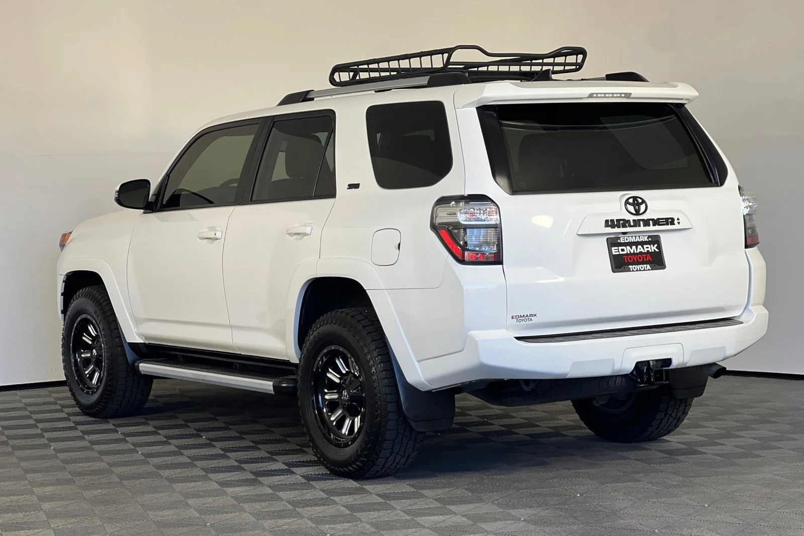 Used 2020 Super White Toyota SR5 Premium image 5