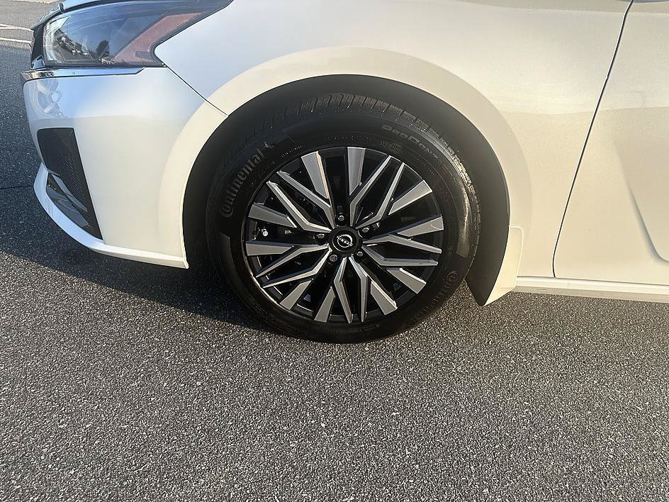 Used 2023 Pearl White Tricoat Nissan 2.5 SV image 9
