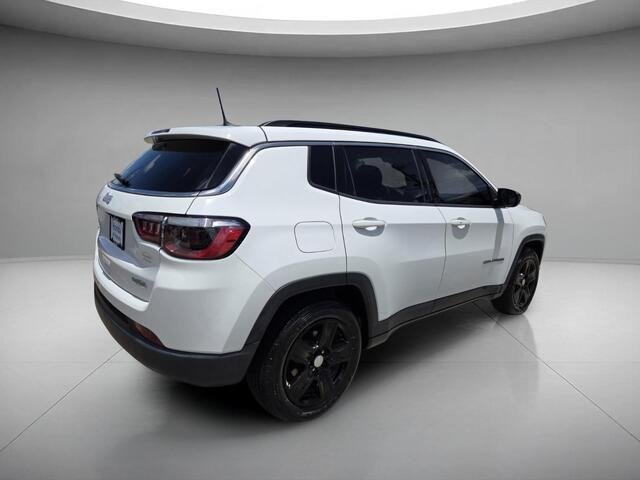 Used 2022 Bright White Clearcoat Jeep Latitude image 5