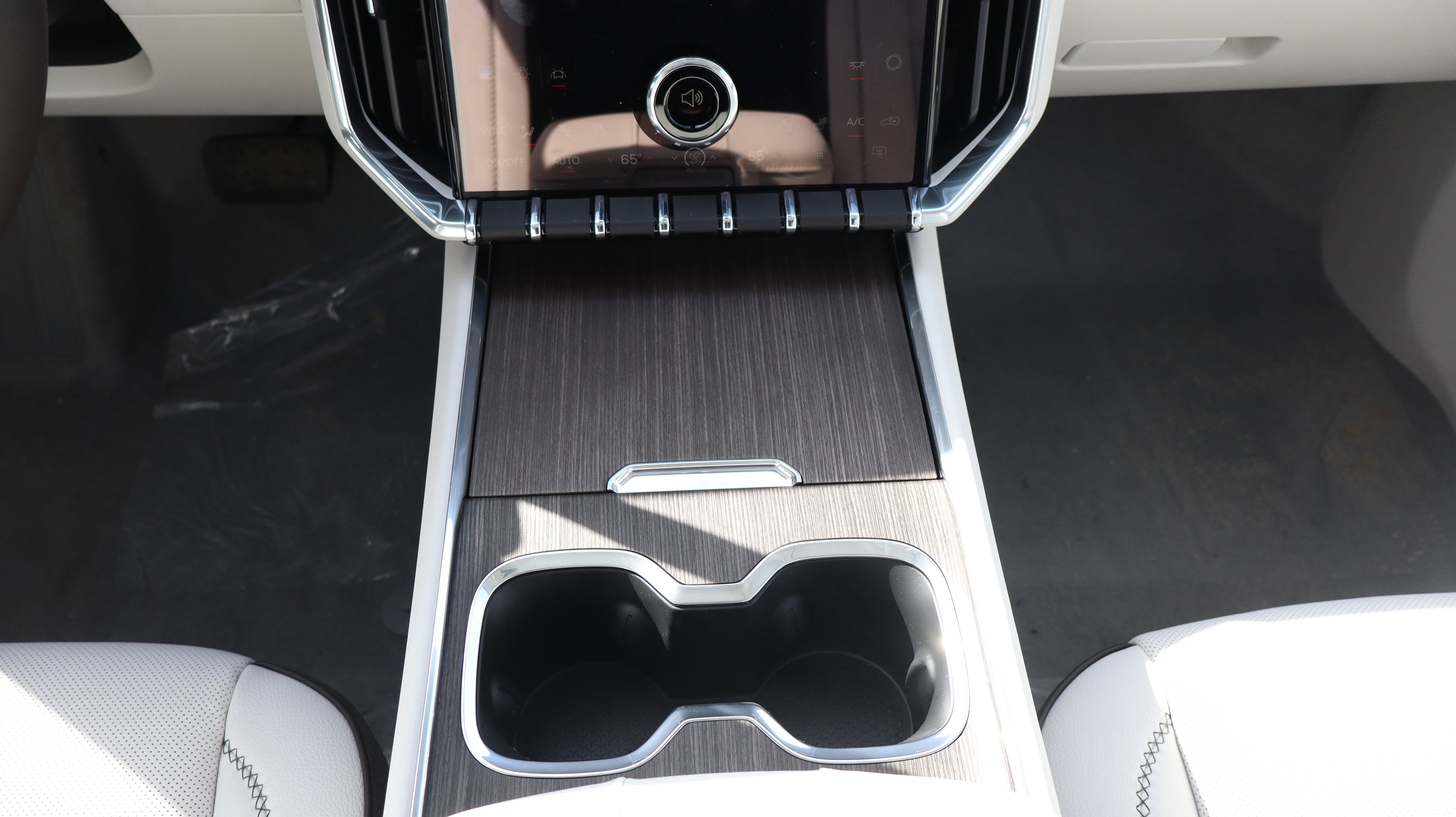 2026 GMC Acadia Denali - Photo 12