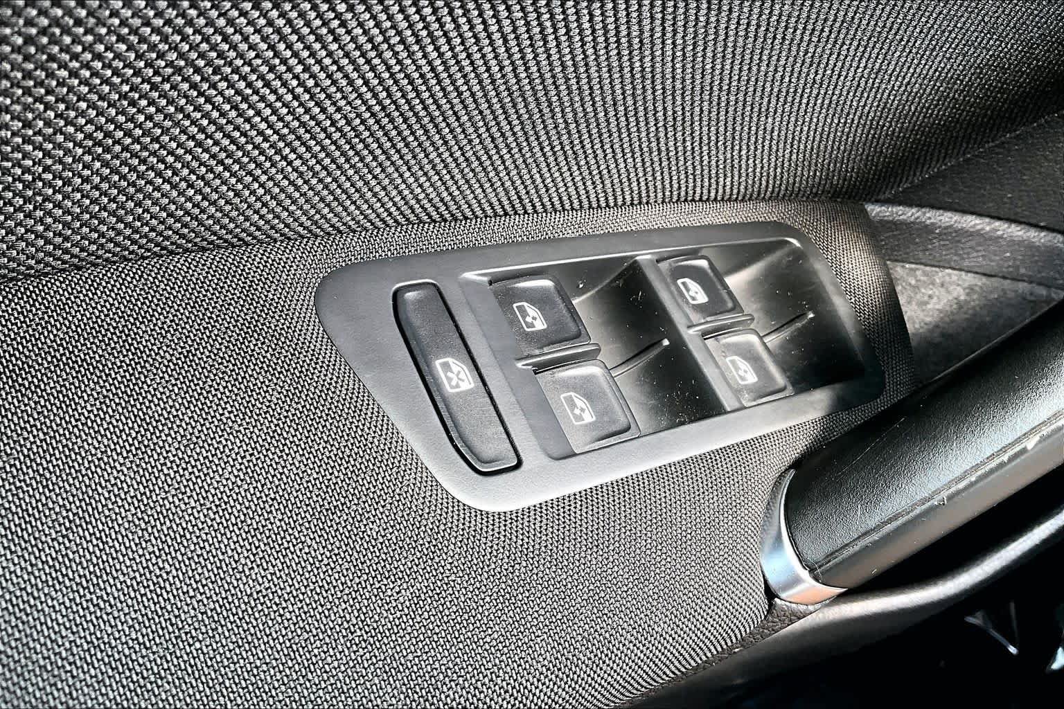 Used 2018 Deep Black Pearl Metallic Volkswagen S image 37