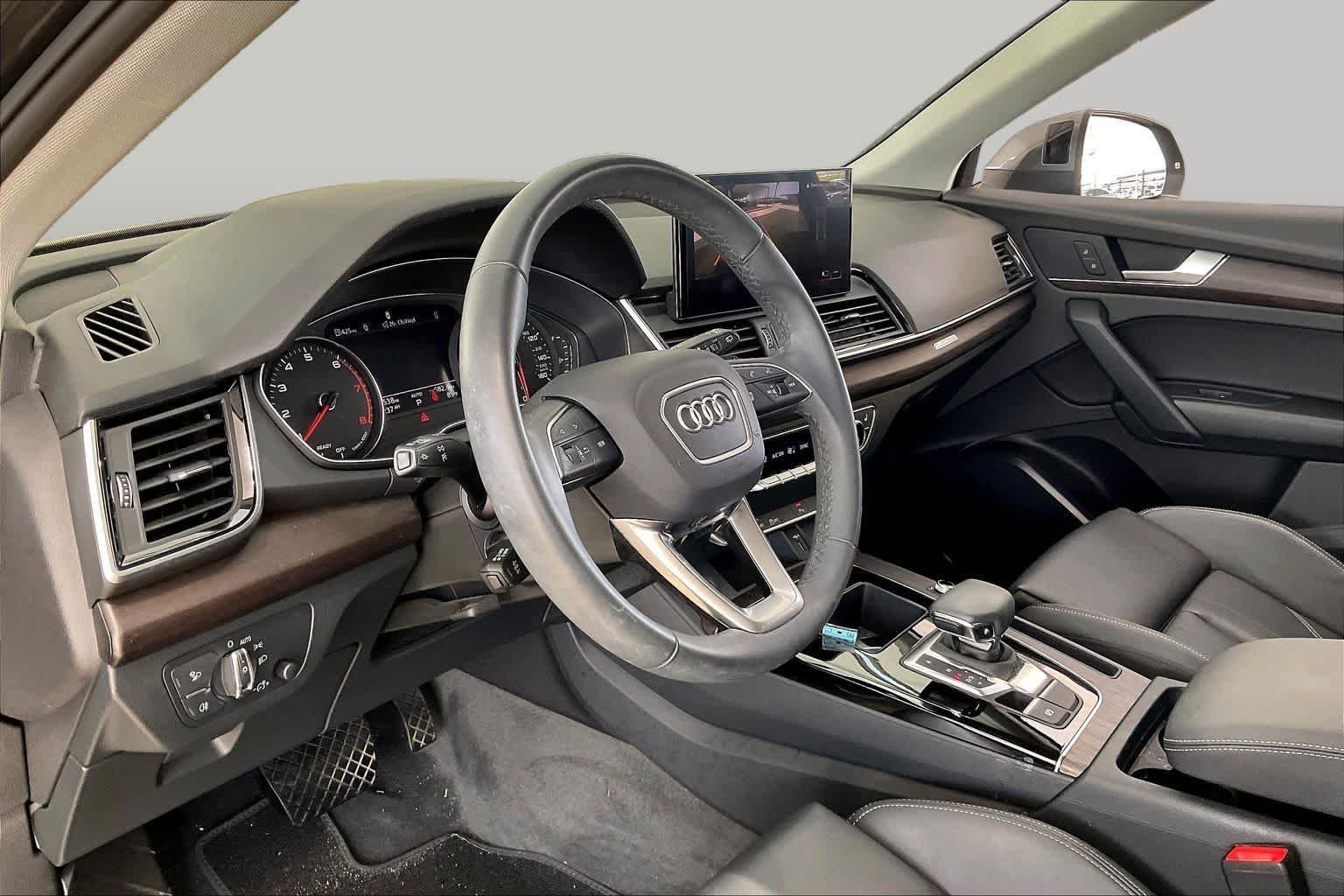Used 2024 Daytona Gray Pearl Effect Audi S line Premium image 17