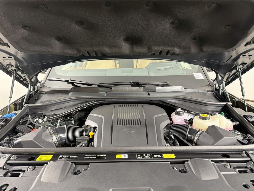 New 2026 Belgravia Green Land Rover SE LWB 7-Seats / V8 image 32