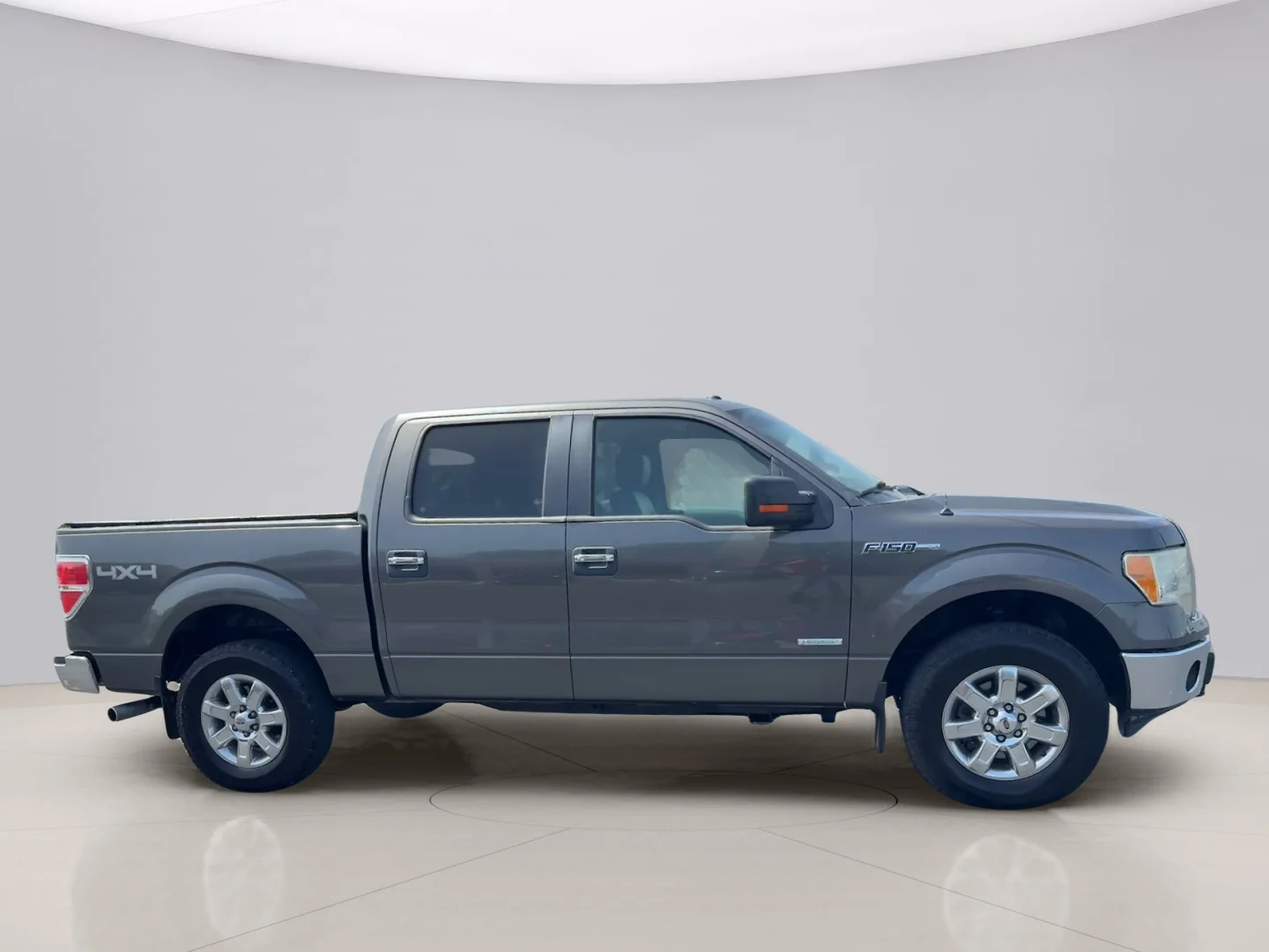 Used 2014 Grey Ford XLT image 6