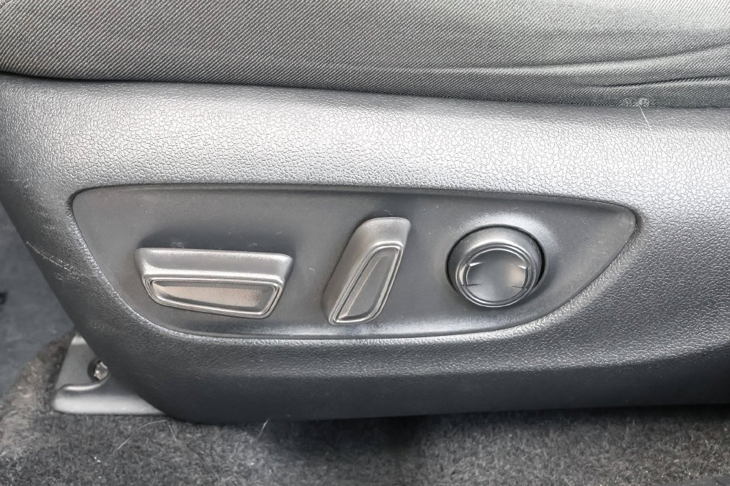 Used 2020 White Toyota XLE image 9