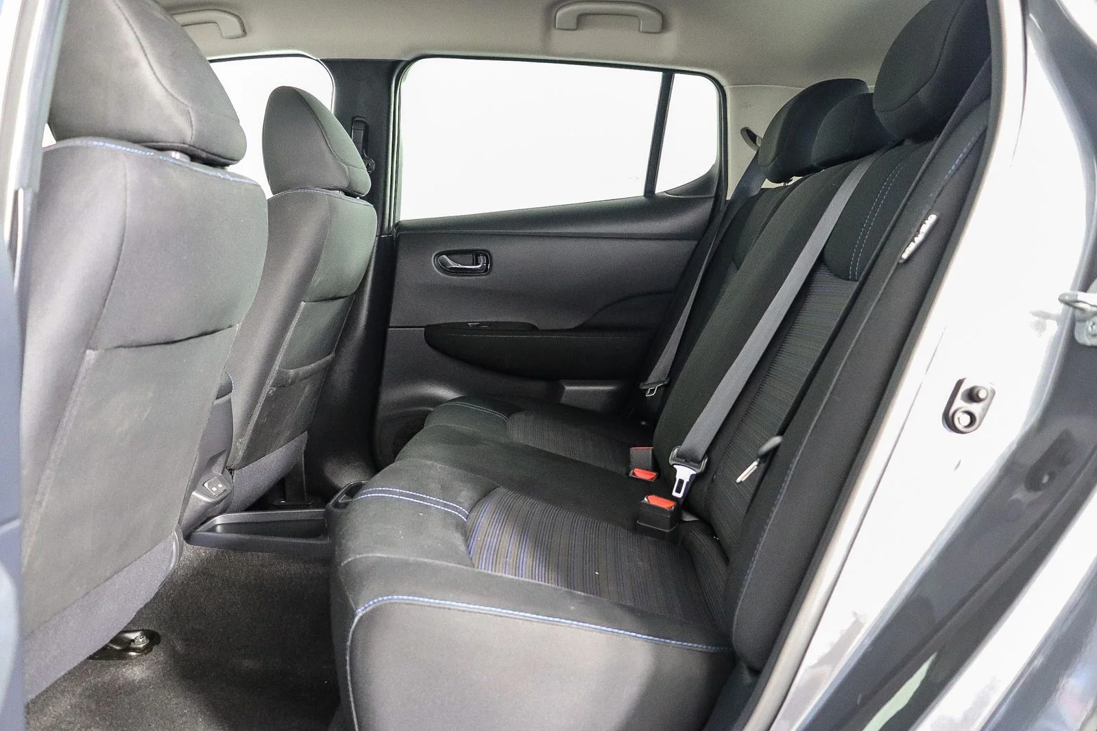 Used 2025 Gray Nissan S image 19