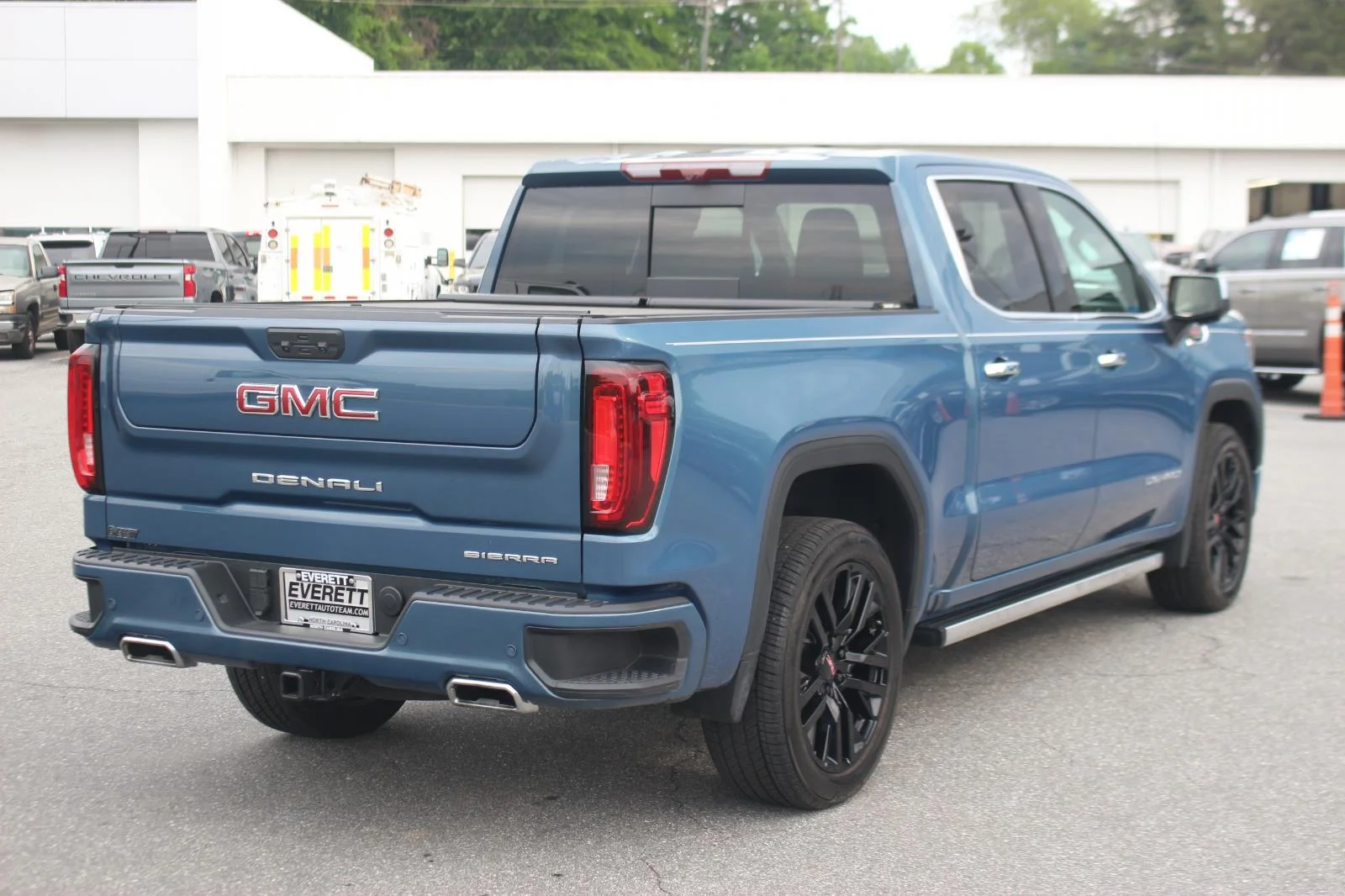 Used 2025 Downpour Metallic GMC Denali image 7