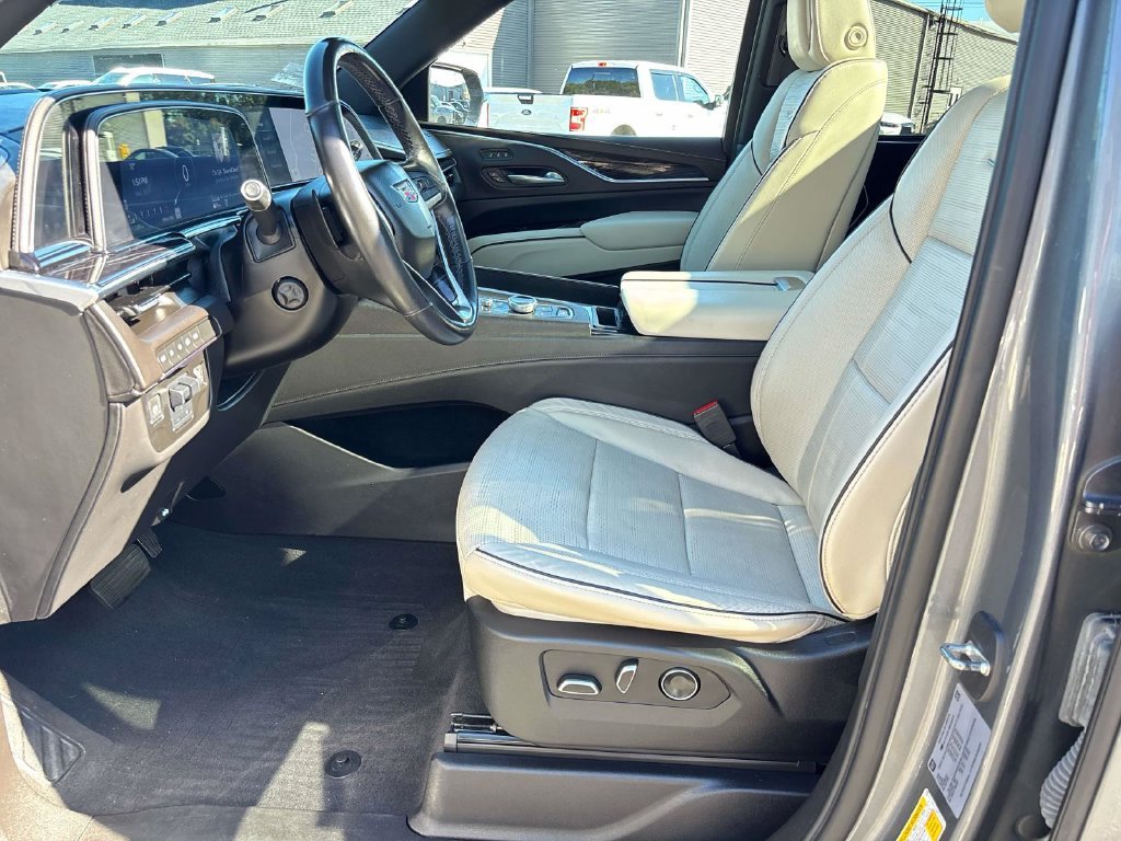 Used 2021 Gray Cadillac Sport image 9